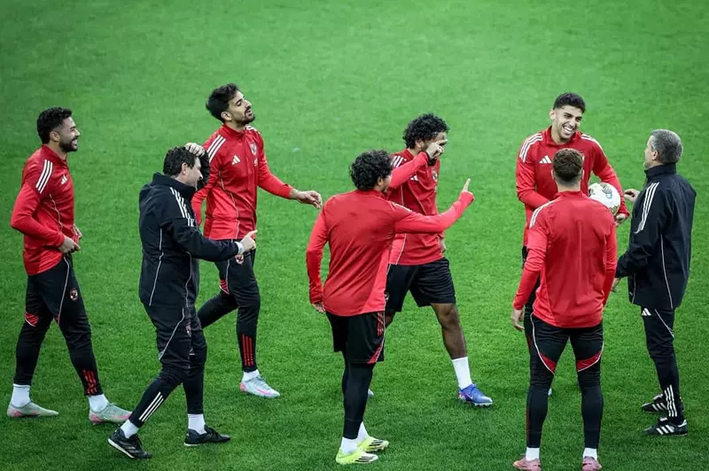 قبل مواجهة شبيبة القبائل.. مران خفيف للاعبي الأهلي في الفندق 